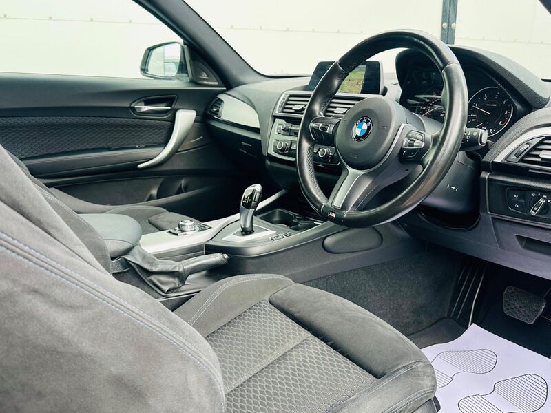 BMW 1 SERIES
