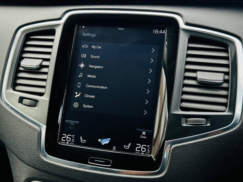 VOLVO XC90