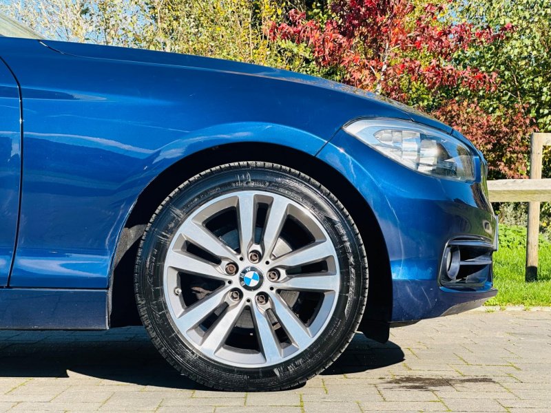 BMW 1 SERIES