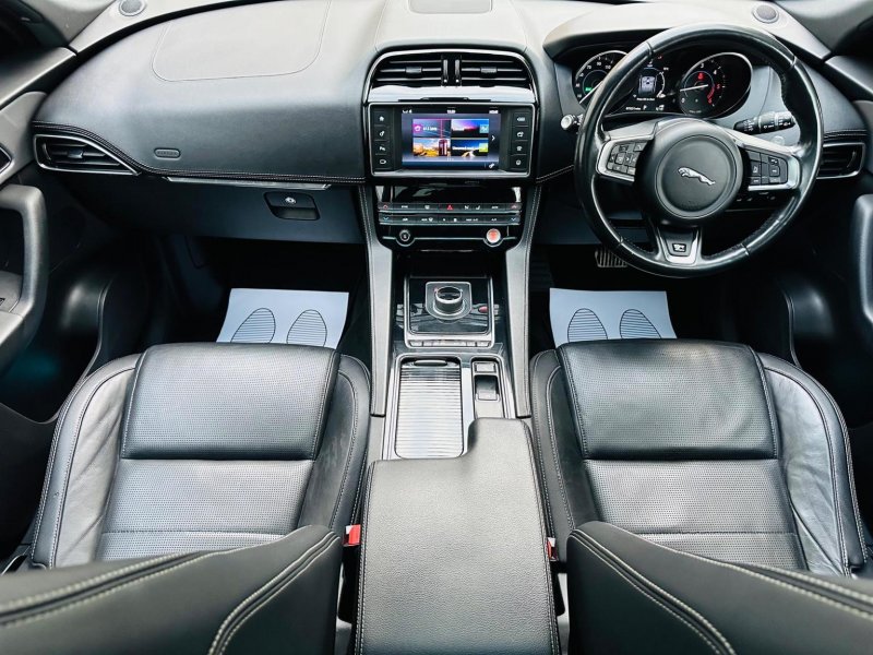 JAGUAR F-PACE