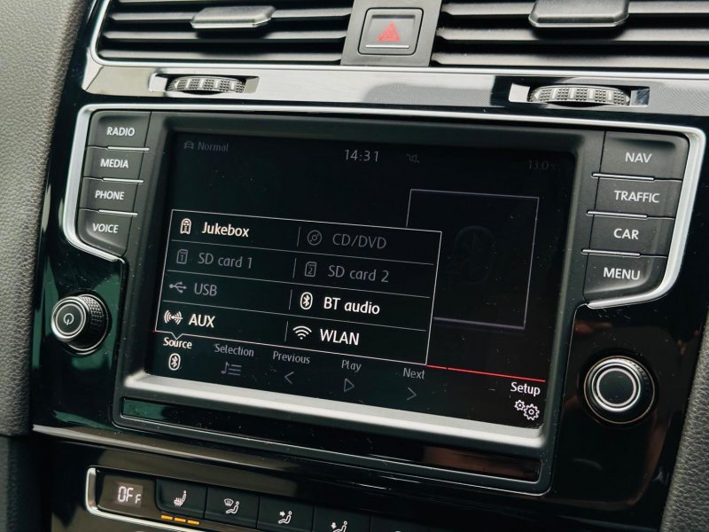 VOLKSWAGEN GOLF