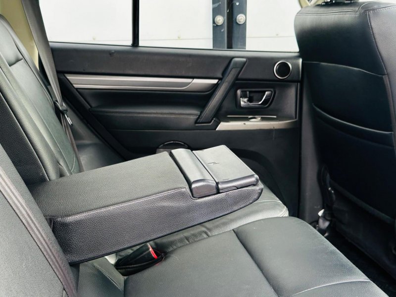 MITSUBISHI SHOGUN
