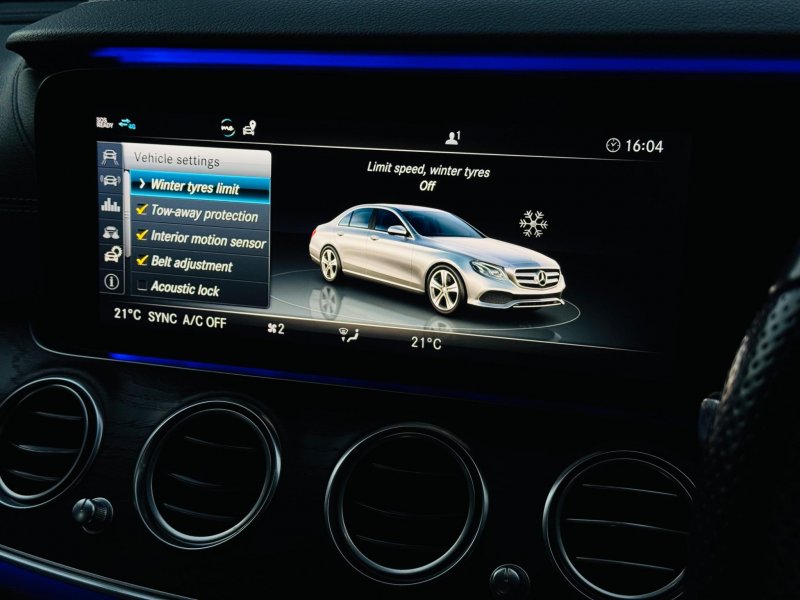MERCEDES-BENZ E CLASS
