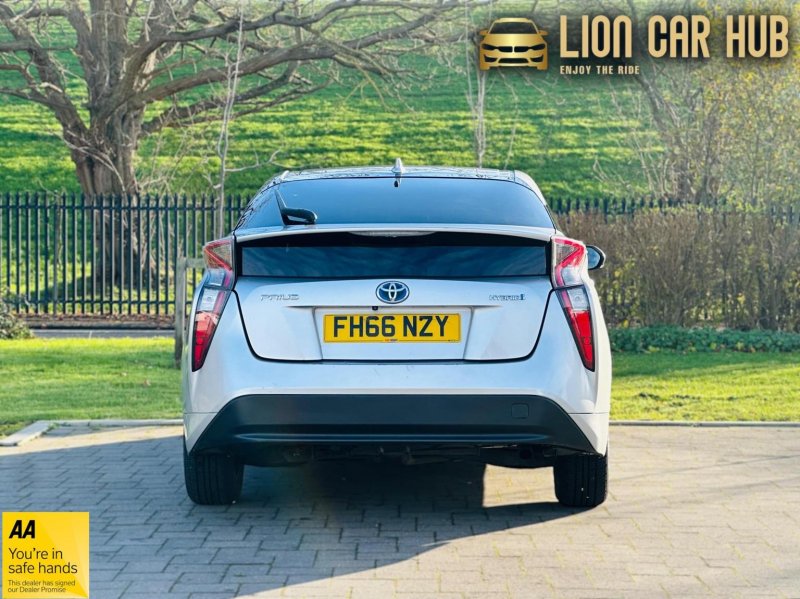 TOYOTA PRIUS