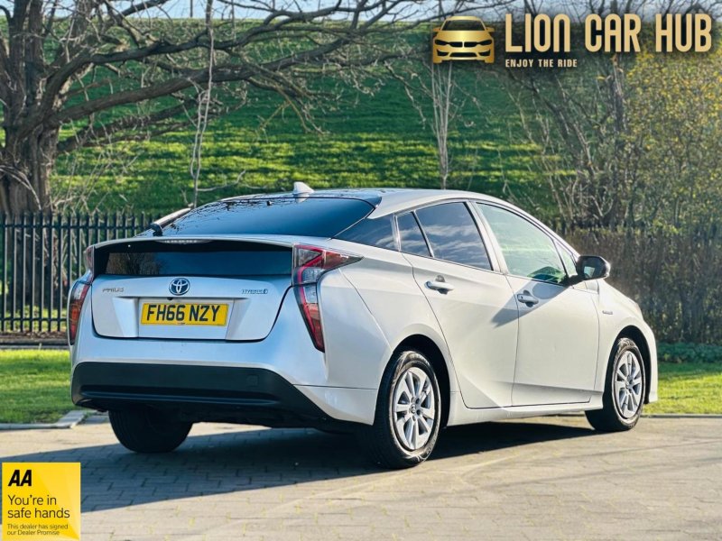 TOYOTA PRIUS
