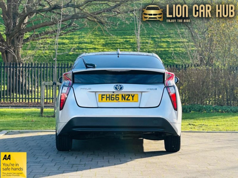 TOYOTA PRIUS