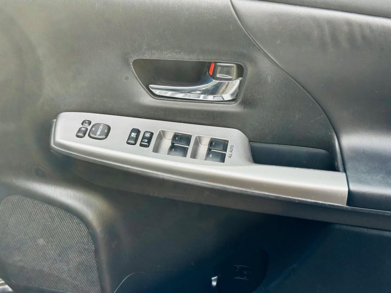 TOYOTA PRIUS+
