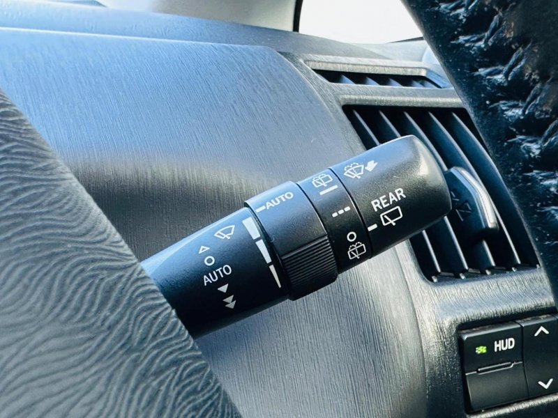 TOYOTA PRIUS+