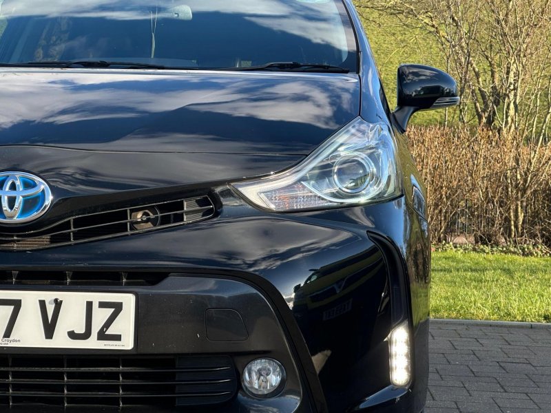 TOYOTA PRIUS+